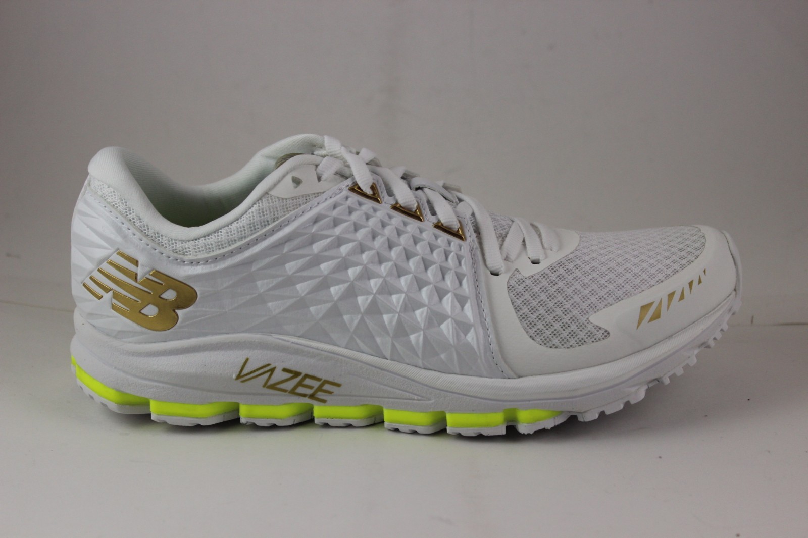 NEW Balance Mens 2090 vazee M2090TT White gold Brand New NEW Balance Mens 2090 vazee M2090TT White gold Brand New