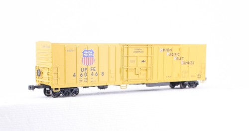 HO Athearn Bev-Bel 1778-6 Union Pacific Fruit Express 57’ Mechanical Reefer - Picture 2 of 10