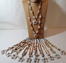BLUME MUSCHEL - SCHNECKE Kette Modeschmuck Philippinen Handarbeit KAURI Holz