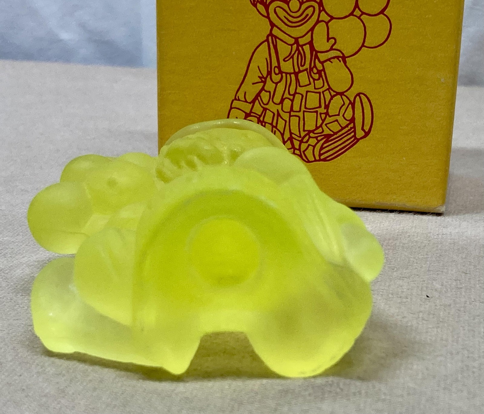 Mosser Glass Jiggs Clown Paperweight Vaseline Uranium Satin Yellow Glow Box Ohio