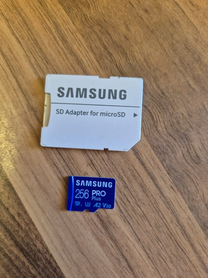 Canon EOS 1300D, photo 1 of 5