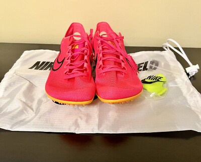 スパイク・シューズ NIKE ZOOM MAMBA 6 \"Hyper Pink\" All Gender Zoom Mamba 6 Spike - Sail/Fierce Pink/LT Lemon Twist