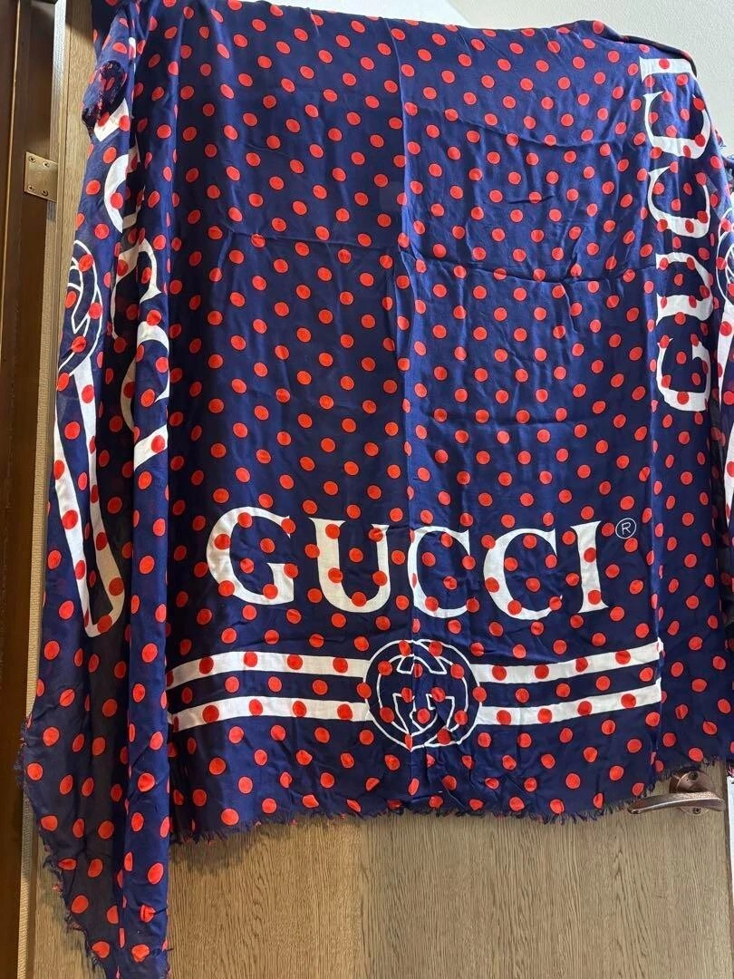 Foulard GUCCI authentique tissu mode logo châle