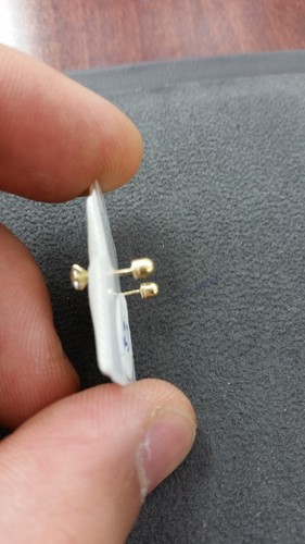 14 KT Yellow Gold Princess Cut Stud Earrings Screw Back (pierced) 3MM - Picture 2 of 2