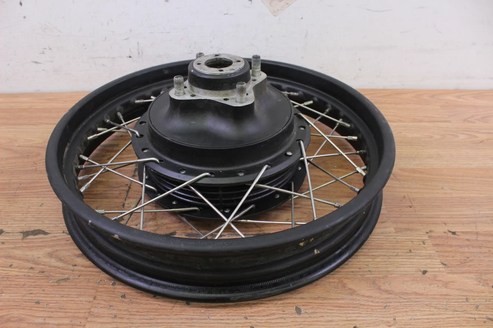 Honda CB750K 1981 rueda trasera/montaje de llanta - 17 pulgadas Foto 4 de 4