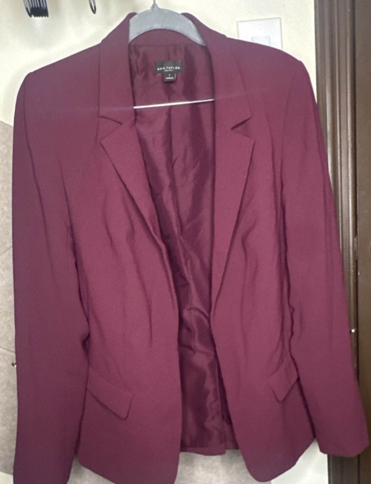 Ann Taylor Women's Burgundy Blazer Size 2 Notch Lapel Long Sleeve