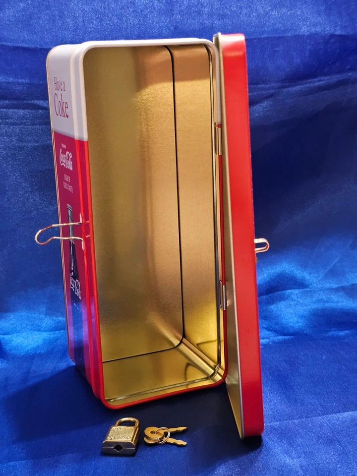 COCA COLA HINGED TIN LOCKER WITH LOCK AND KEY 1886 REPLICA 3D COKE BOTTLE - Image 4 of 4