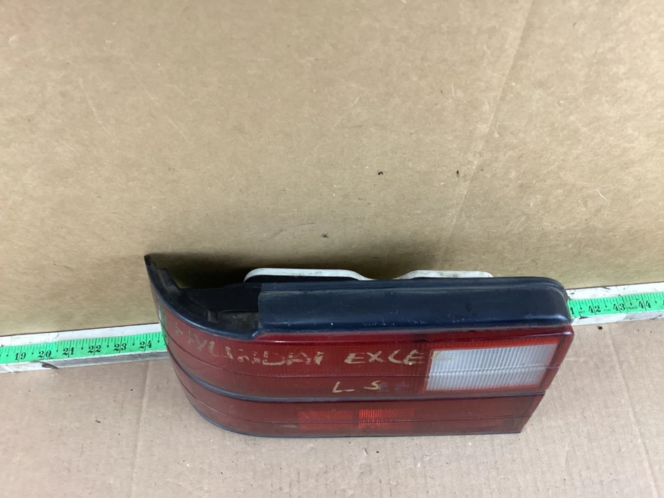 Conjunto de luz trasera izquierda del lado del conductor Hyundai Excel 1986-1989 OEM Foto 4 de 4