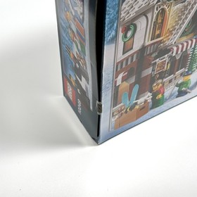 LEGO 10249 Winter Toy Shop Creator Expert 898pcs 8 Minifigs Retired Set