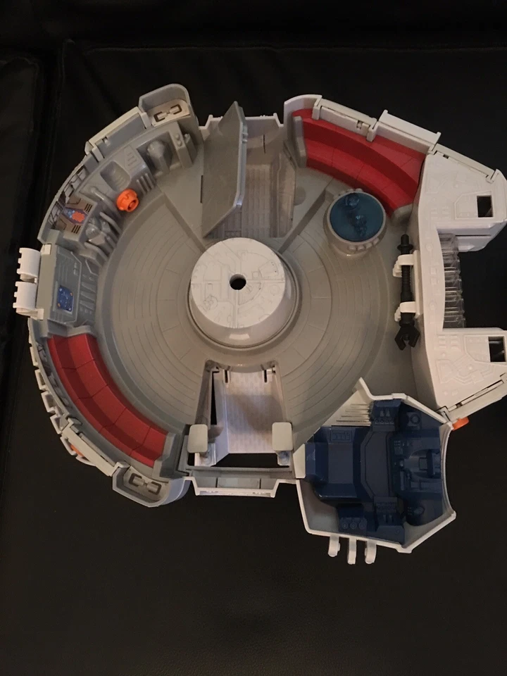 Nave espacial Star Wars 2011 Halcón Milenario. Foto 4 de 4