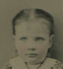 YOUNG GIRL WITH THE LOOK OF INNOCENCE. TINTED TINTYPE.