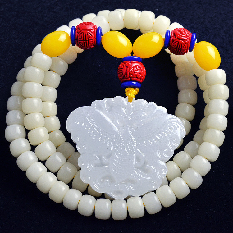 Collier graines de Shiva et jade, le bijou bohème idéal pour vos séances de yoga