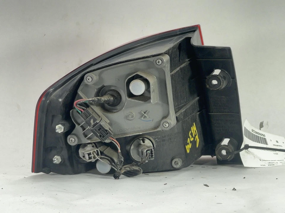Used Right Tail Light Assembly fits: 2011 Acura Mdx quarter panel mounted Right - Image 3 of 4