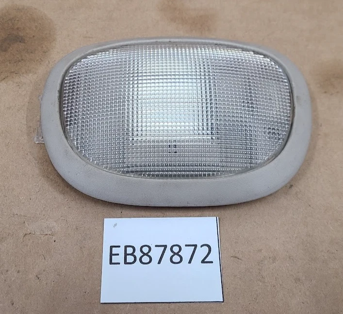 OEM 1998-2001 Dodge RAM 1500 2500 luz domo trasero carga techo lámpara 04685242 Foto 2 de 4