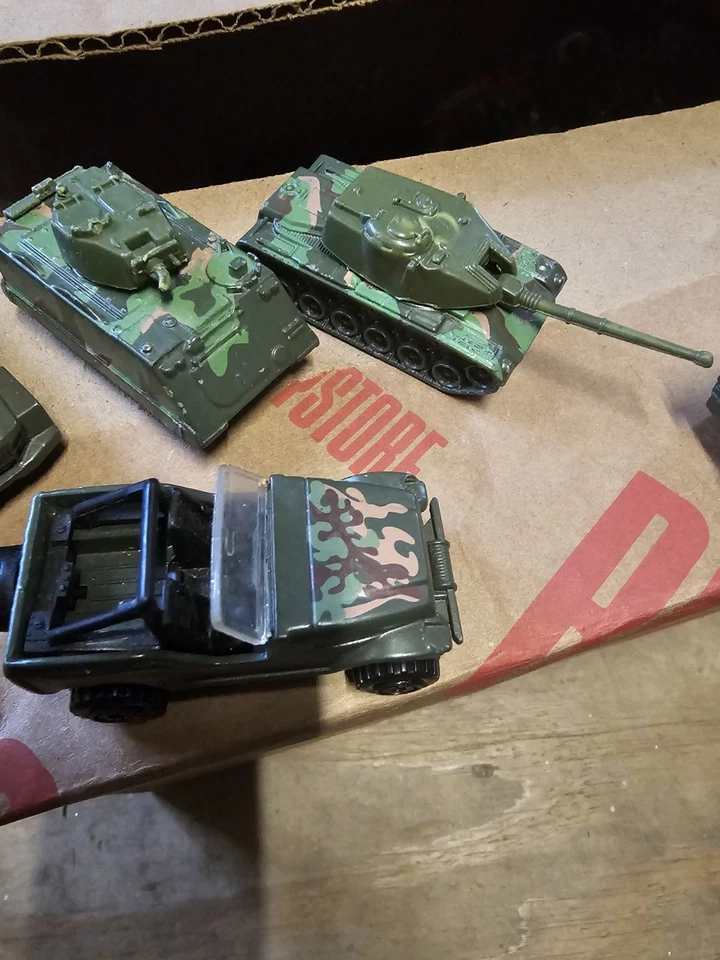 Lote De Colección De 8 Tanques Obús Militares Hotwheels Ejército Foto 3 de 4