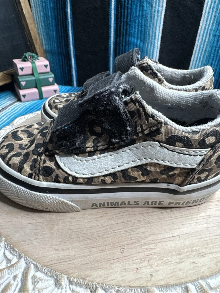 Zapatos Vans Old Skool Talla 5 Niño Pequeño Color Marrón Estampado Animal Los animales son amigos Foto 2 de 4
