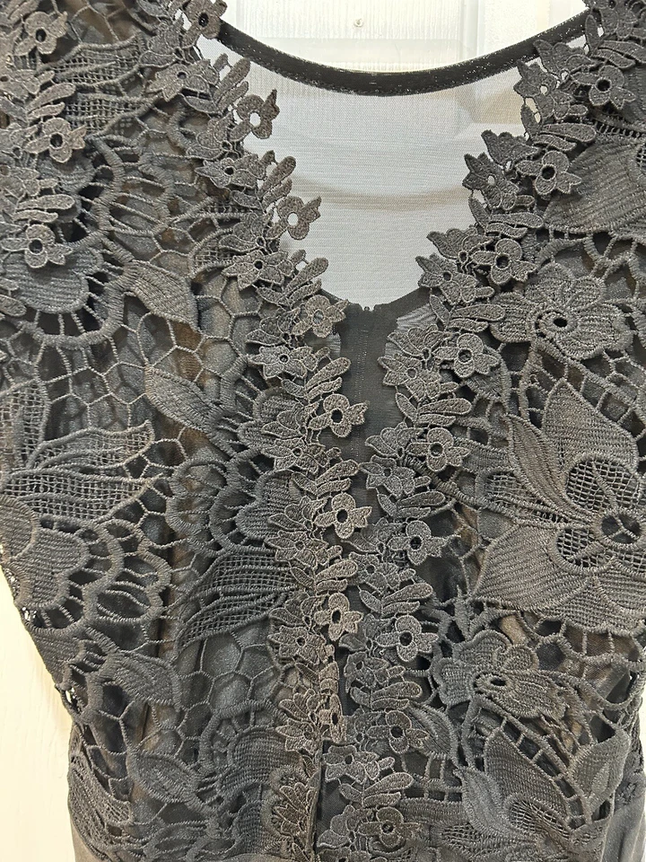 Women's Plus Size Bodysuit Stretch Mesh and Floral Applique Snap Close Sz 2X - Image 3 of 4