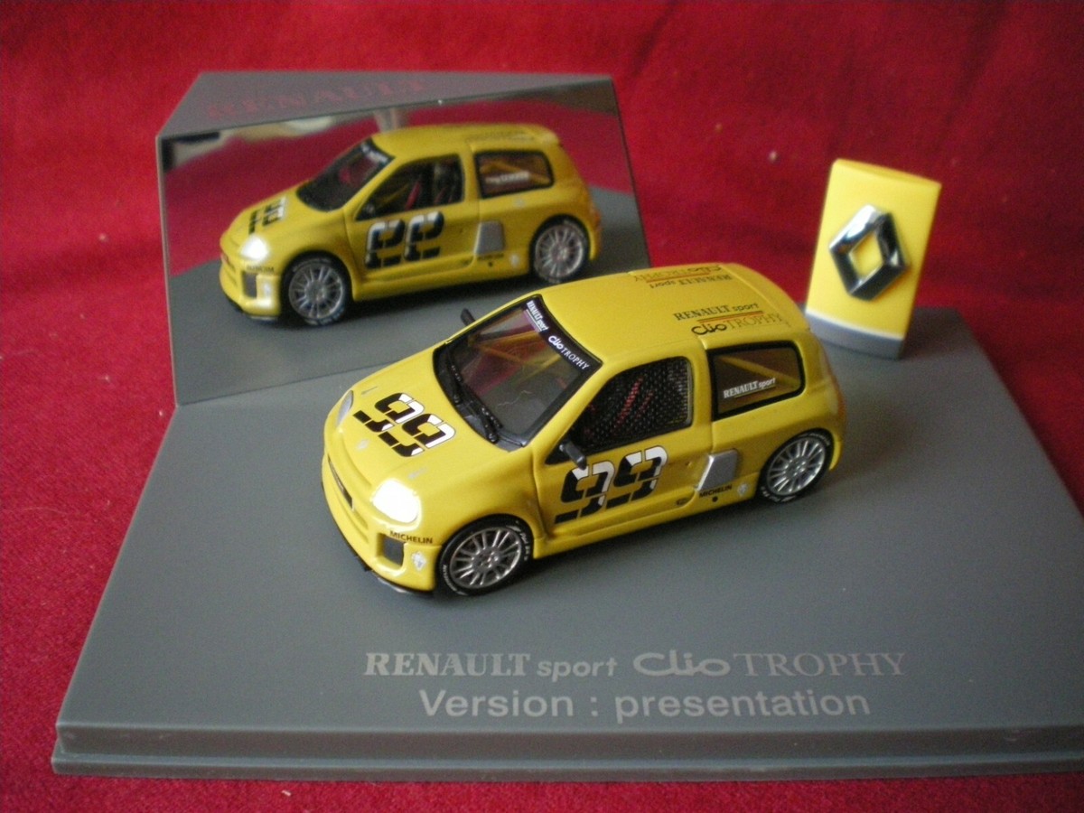 Miniature Renault Sport Clio Trophy Papagayo N°11 - Universal Hobbies 1/43 - Neuf Boîte