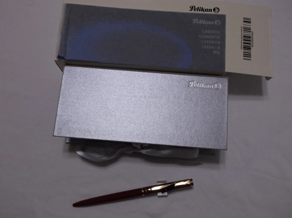 Nuevo bolígrafo Pelikan Classic K371 rojo Foto 2 de 4