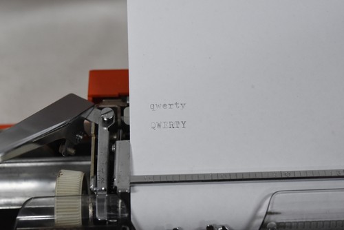 Litton ROYAL 201 Portable Typewriter - Orange Case - Vintage Made In Japan (a) - Picture 12 of 24