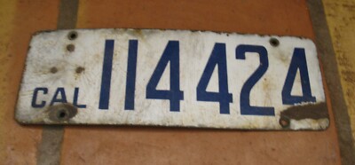 G4 - CALIFORNIA 1916-1919 PORCELAIN LICENSE PLATE 114424, Has Some Chips & Rust