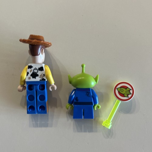 Lego Minifigure Woody Dirt Stains Toy Story toy013 With Green Alien - Picture 2 of 2