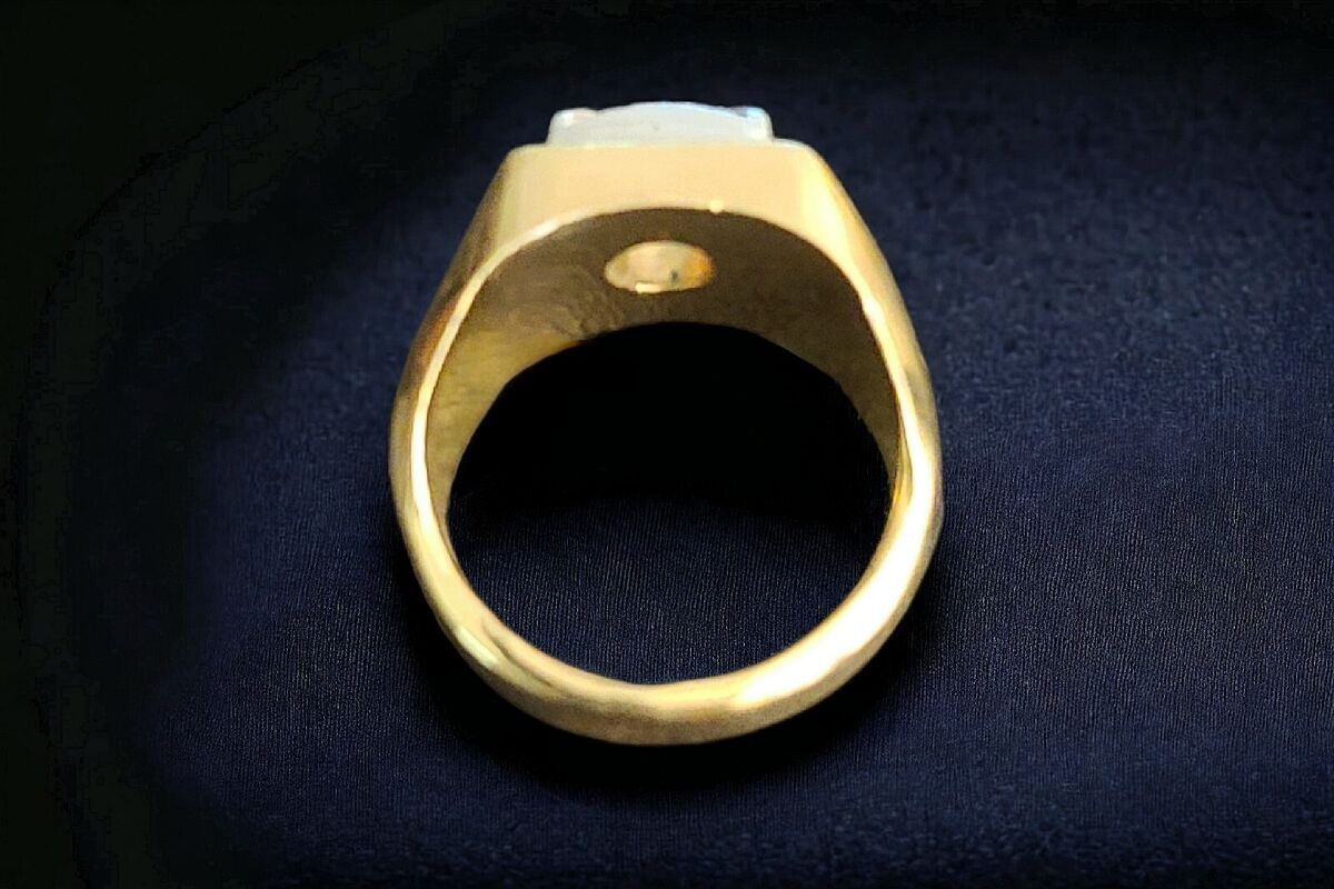 Vintage 18KT Gold HGE Stamped & Cubic Zirconia Ring Size Vintage 18KT Gold HGE Stamped & Cubic Zirconia Ring Size