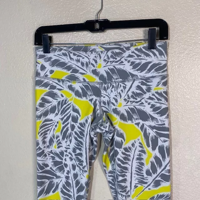 alo-yoga gray white print gym workout athleisure leggings