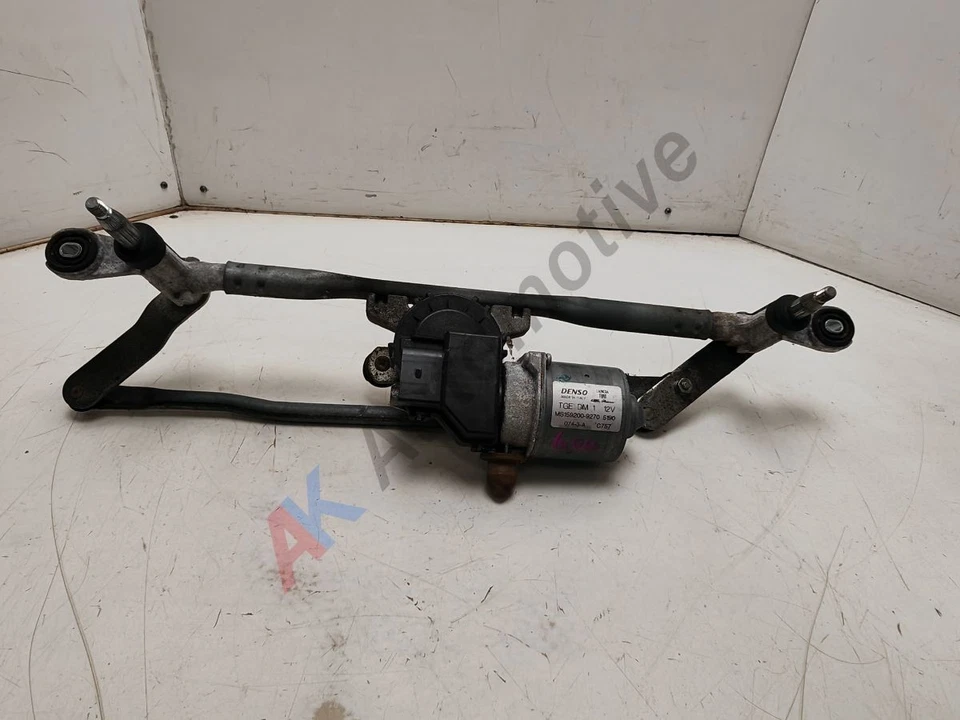 Fiat Panda MK3 2011-2024 Scheibenwischermotor und Gestänge vorne - Bild 1 von 4