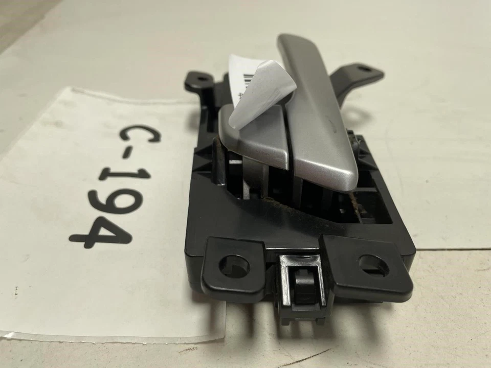 Hyundai Sonata 2016 manija interior del lado del conductor trasera izquierda OEM+ Foto 3 de 4