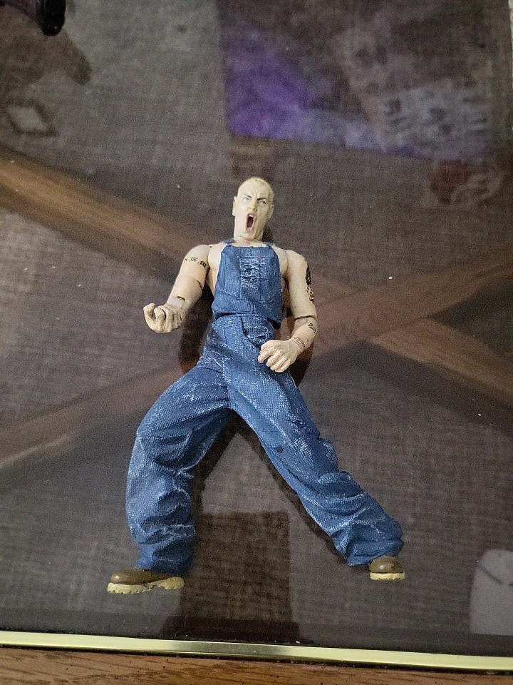 EMINEM エミネム Slim Shady フィギュア Art Asylum Art Asylum Eminem Slim Shady Chainsaw Collectible Action Figure