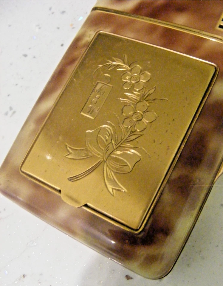 Vintage 1930s powder compact with cigarette case, lighter, enamel case - Image 3 of 4