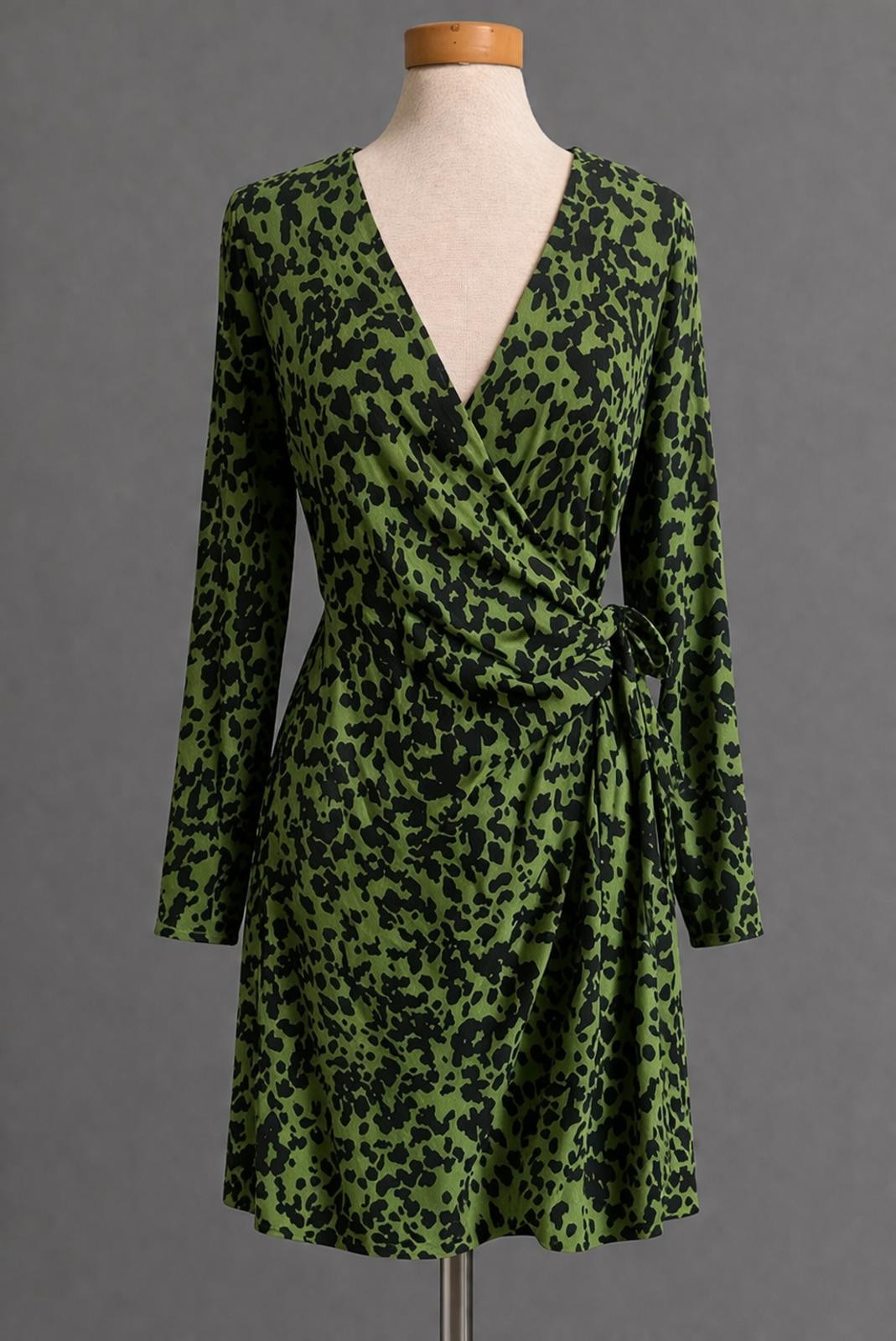Women’s George Green Animal Print Wrap Dress Size 8 Long Sleeve V-Neck Mini