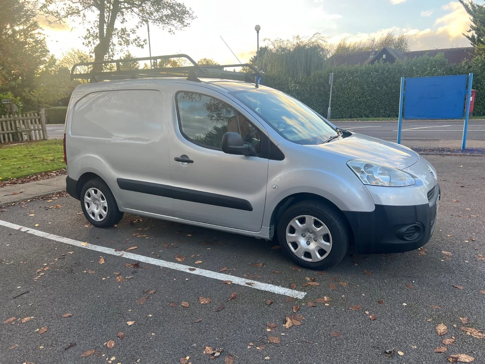 2014 Peugeot Partner 1.6 Hdi Profession long MOT drives very well 3 seater - Image 2 of 4