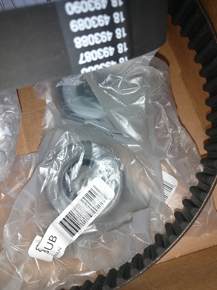 Bomba de agua Dayco + loca + kit de correa de distribución 1998-2009 Volvo V70 S60 S70 C70 S40 V40 Foto 2 de 3