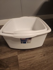 3 Sterlite 12 qt & an 18 qt White Multi Purpose  Plastic Dishpan