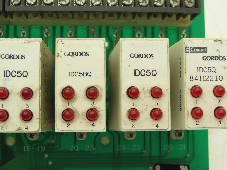 Placa de circuito Gordos Arkansas PB-32Q con 8 módulos de entrada IDC5Q de 4 canales Foto 3 de 4