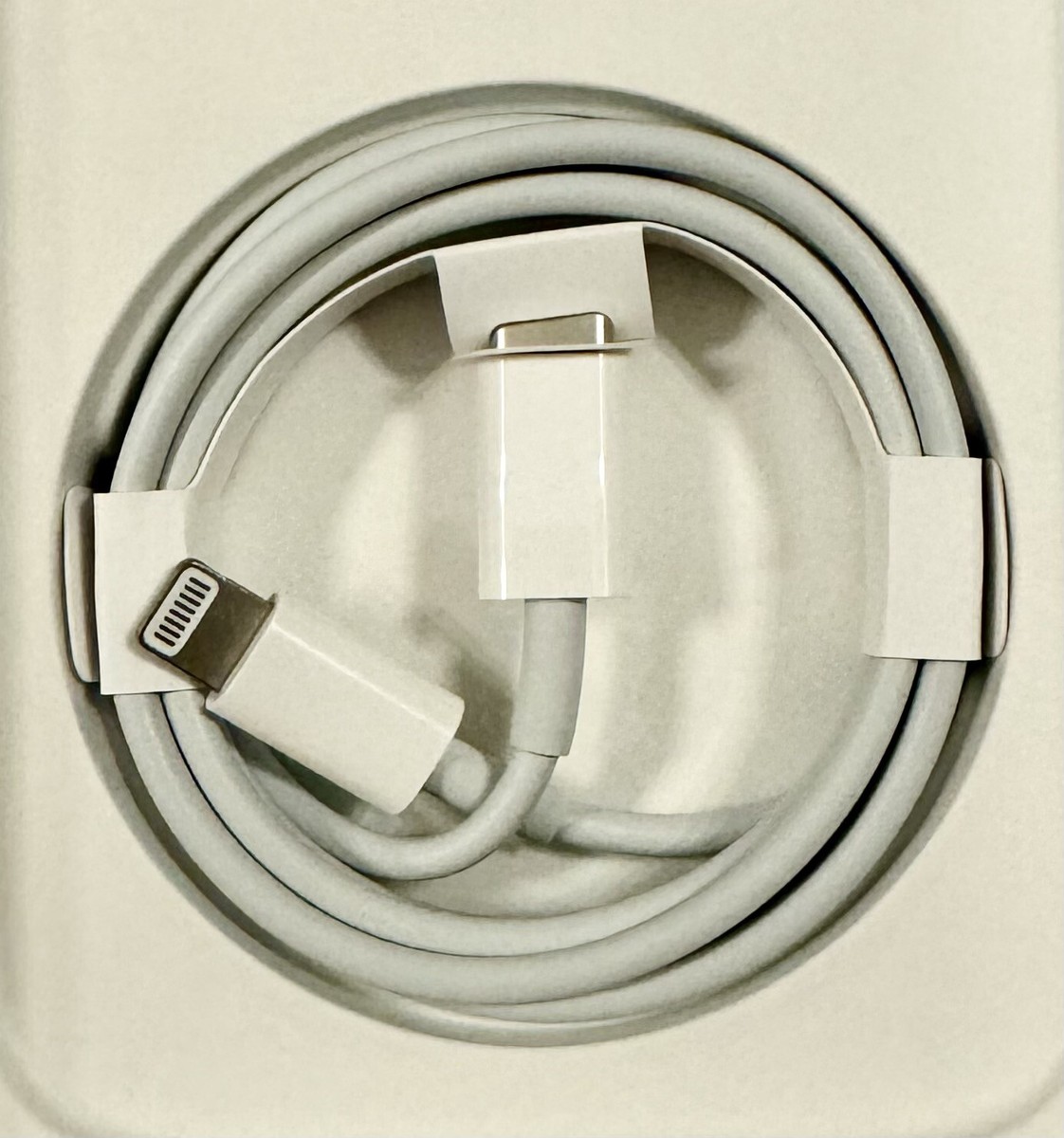【美品】Apple iPhone 14 Pro max シルバー 本体 充電の線 Apple iPhone 14 Pro Max Silver 128gb EMPTY BOX ONLY and Charging
