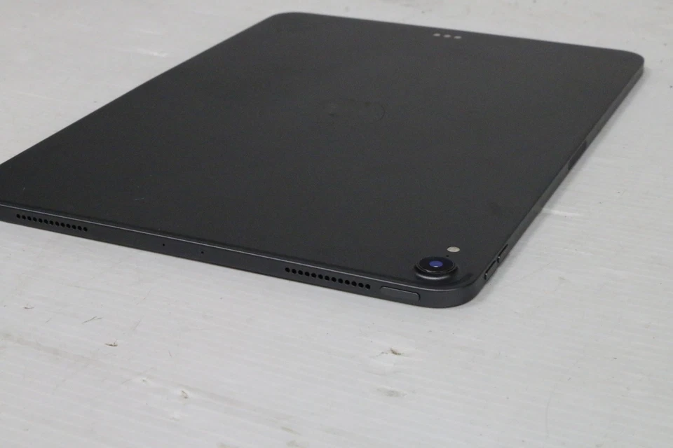 Apple iPad Pro 11 A1980 WiFi Retina MTXP2LL/a Space - FAULTY BLACK SCREEN J112 - Image 2 of 3