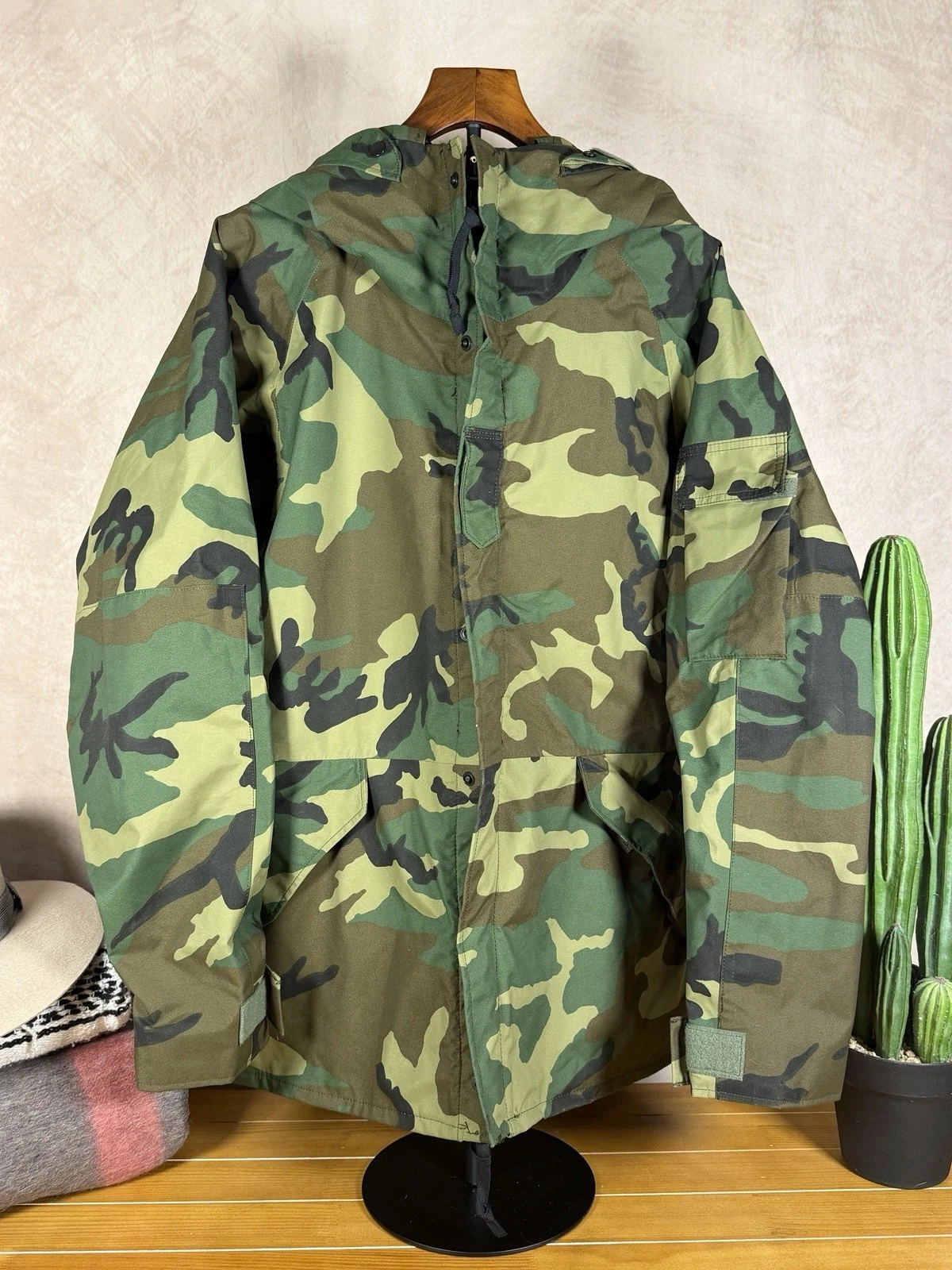 Vintage US Army ECWCS Gen 1 Woodland Camo Goretex Parka Large Regular image 1