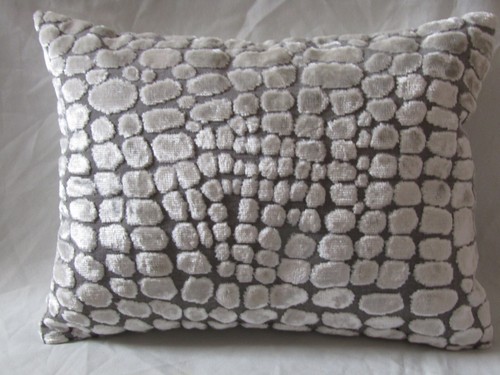 Designers Guild Velvet fabric Nabucco Cushions - Picture 4 of 58