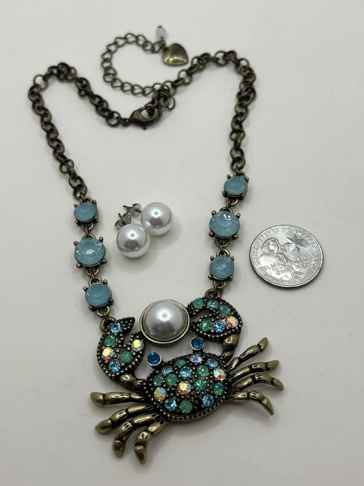 Collar de cangrejo Betsey Johnson estrás de cristal azul y perlas de imitación oro antiguo Foto 4 de 4
