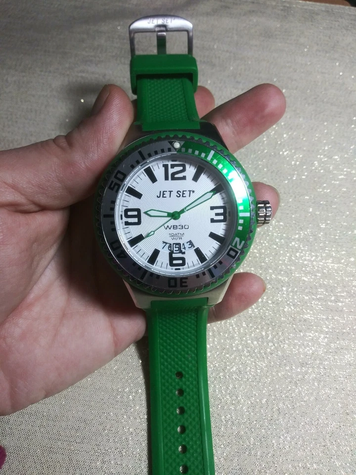 Reloj Jet Set - Banda Silicona Verde Buzos - Día y Fecha Foto 4 de 4