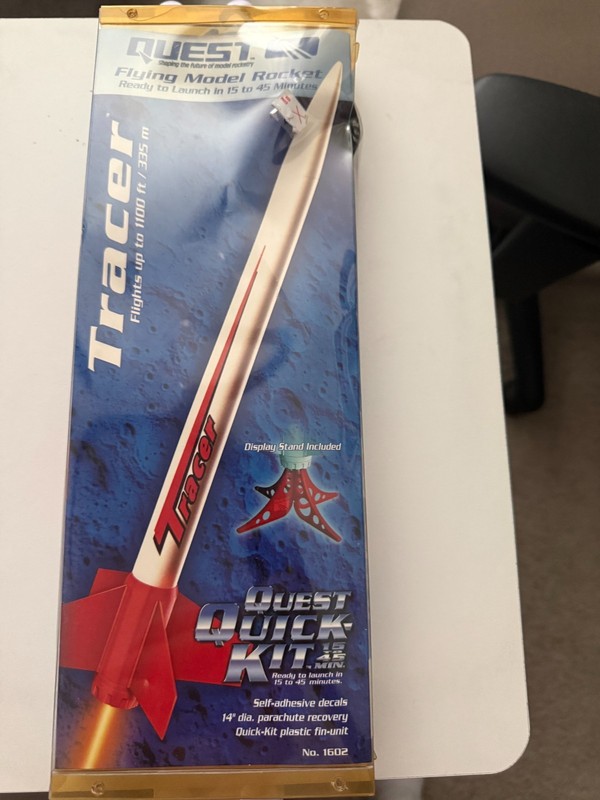 QUEST TRACER #1602 New Model Rocket Kit with Display Stand *** Slight Damage***