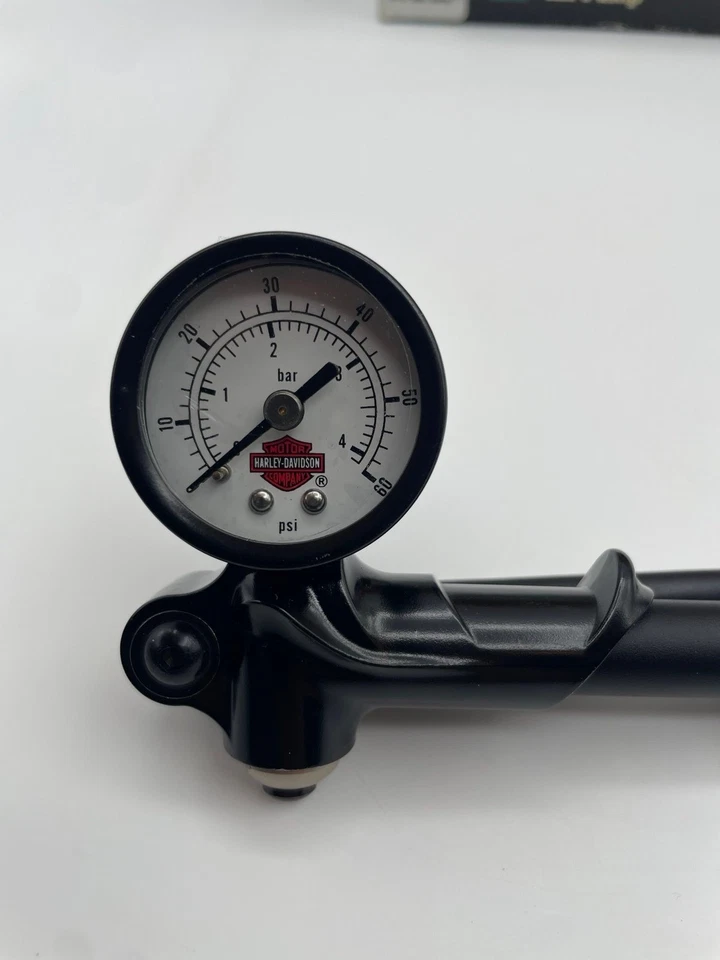 Bomba de aire de suspensión Harley Davidson Touring OEM 54630-03A Foto 2 de 4