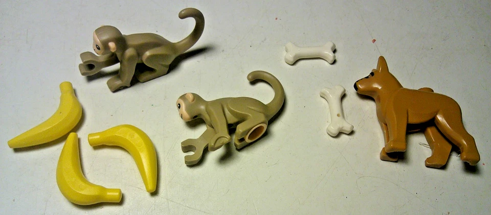 LEGO 5 Mini Figs ~ Batman~ Spiderman ~ 2 Monkeys & Bananas ~ Dog ~Parrot ~ Lot 6 - Image 4 of 4