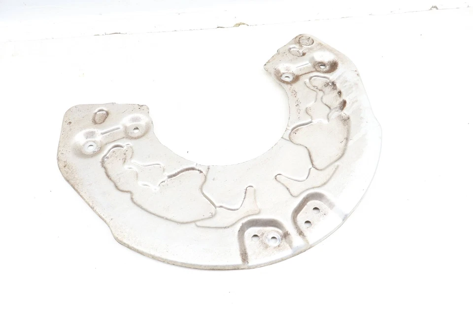 Mercedes-Benz GLC300 2016-2024 - Freno delantero protector contra salpicaduras 0004213520 Foto 2 de 4