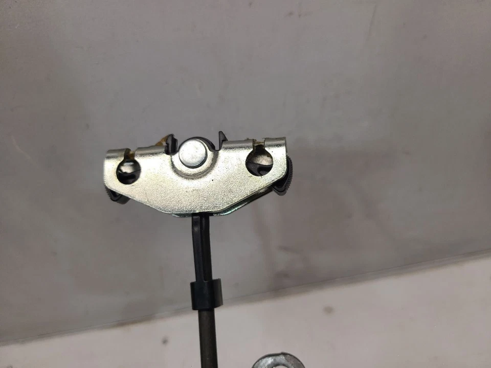 BMW 328XI 2010 (3,0 L/AT/AWD) manija de freno de emergencia *negro* Foto 4 de 4