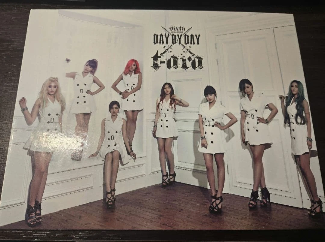 T-ARA 2013年、2012年カレンダーと ポスター3枚まとめ売り T-ara