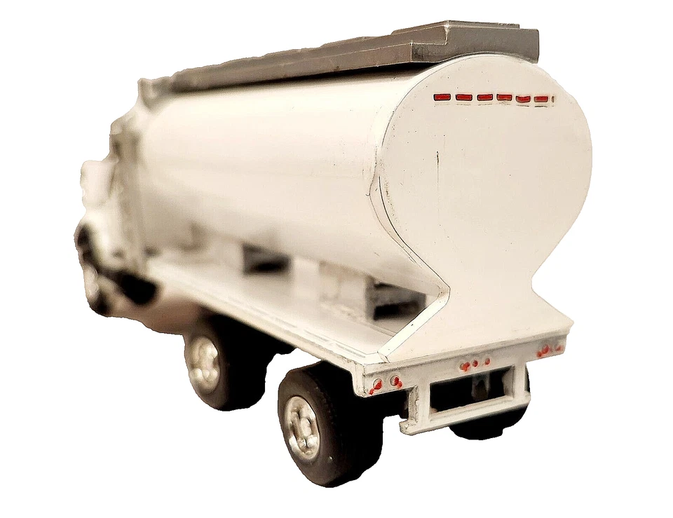 DCP / Greenlight International Fertilizer Truck NEW Custom Built 1 off - Image 3 of 4